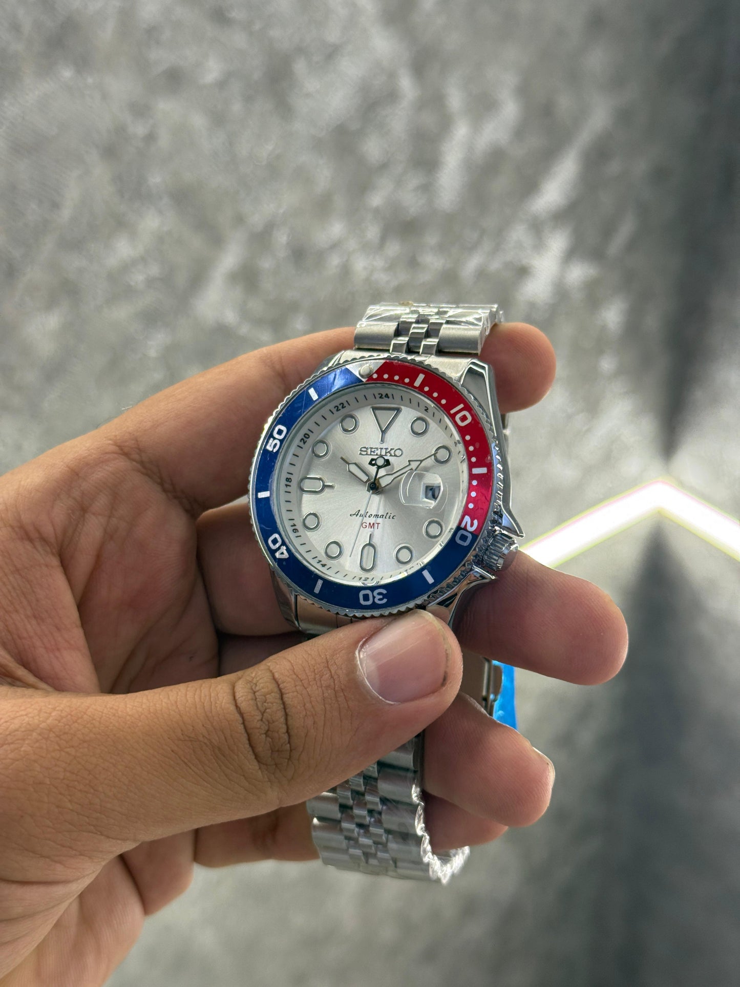 SEIKO SPORTS 5  Premium Quartz