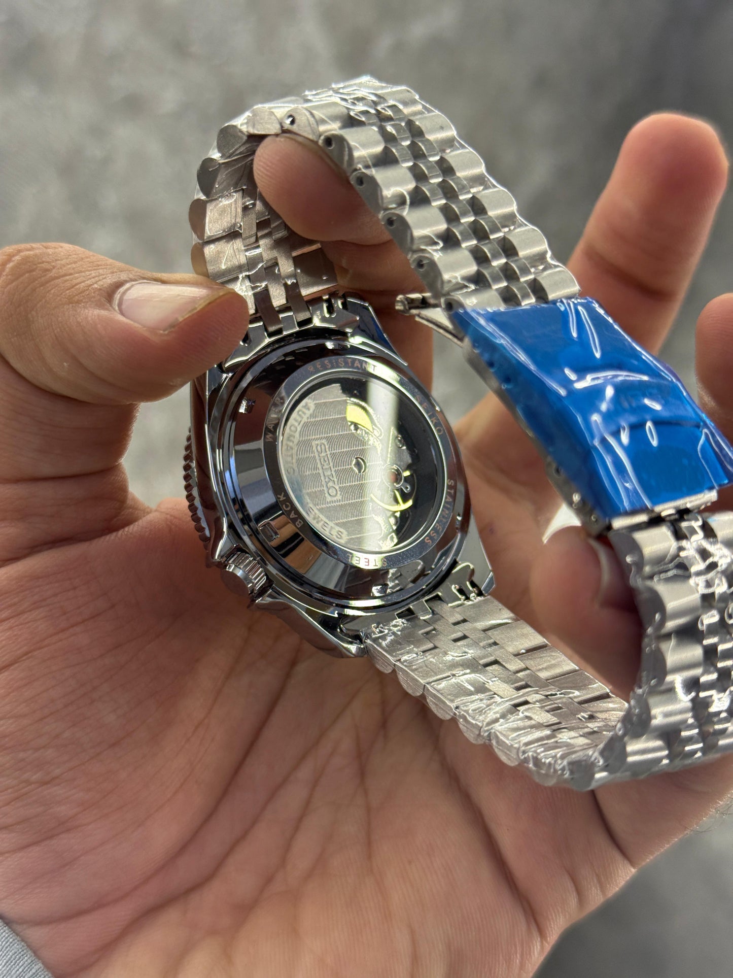 SEIKO SPORTS 5  Premium Quartz
