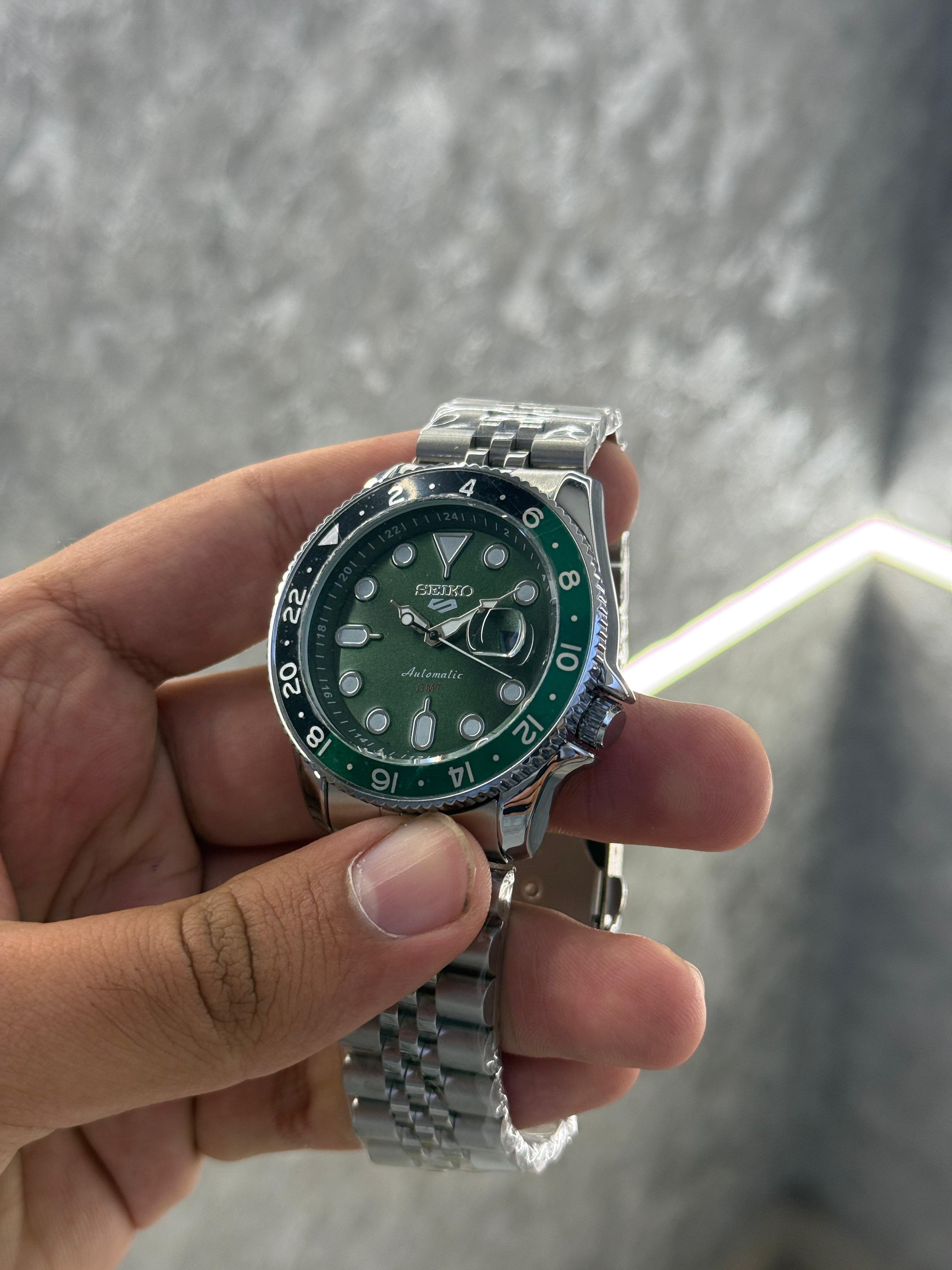 SEIKO SPORTS 5  Premium Quartz
