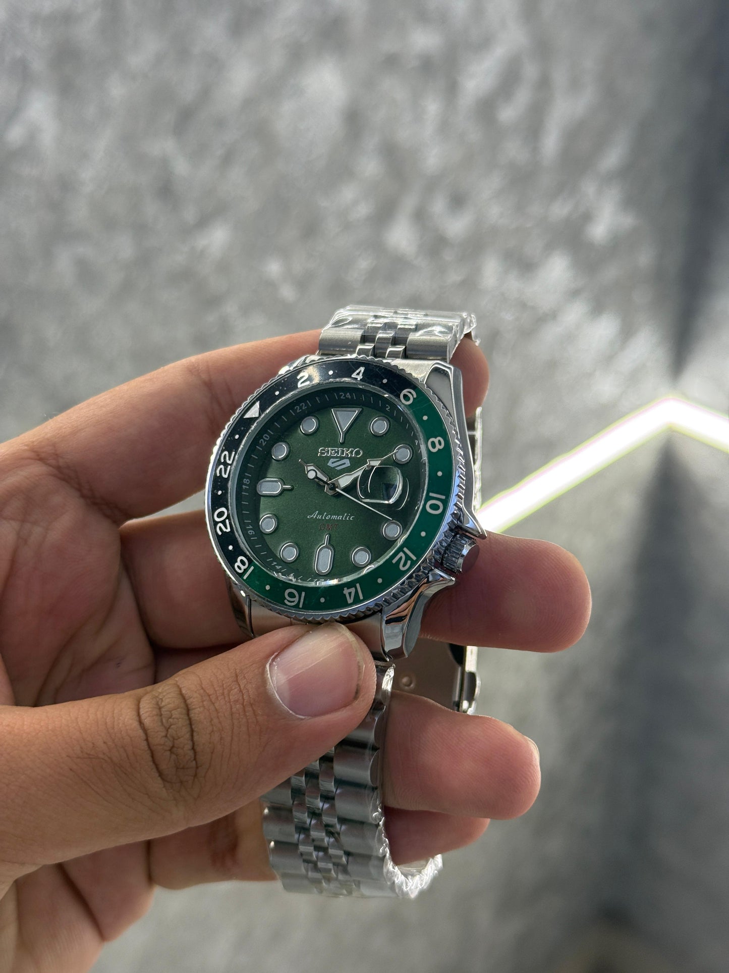 SEIKO SPORTS 5  Premium Quartz