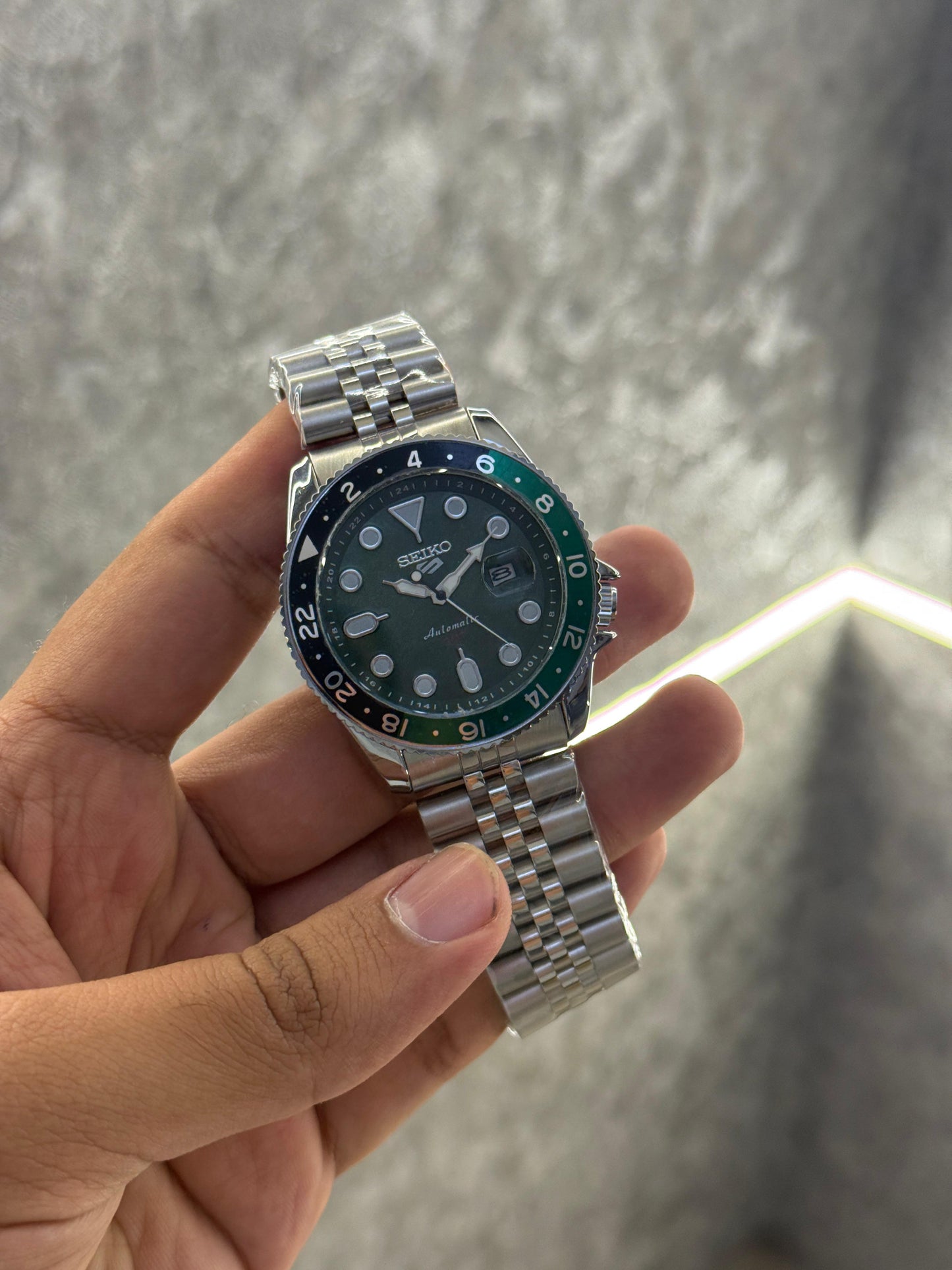 SEIKO SPORTS 5  Premium Quartz