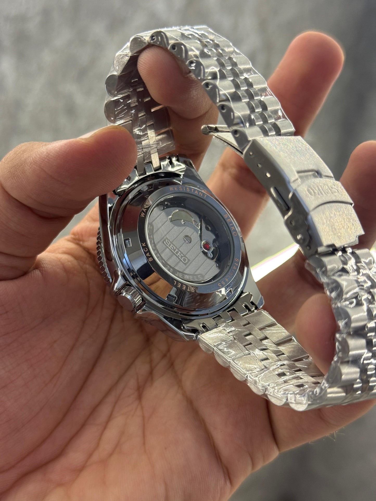 SEIKO SPORTS 5  Premium Quartz