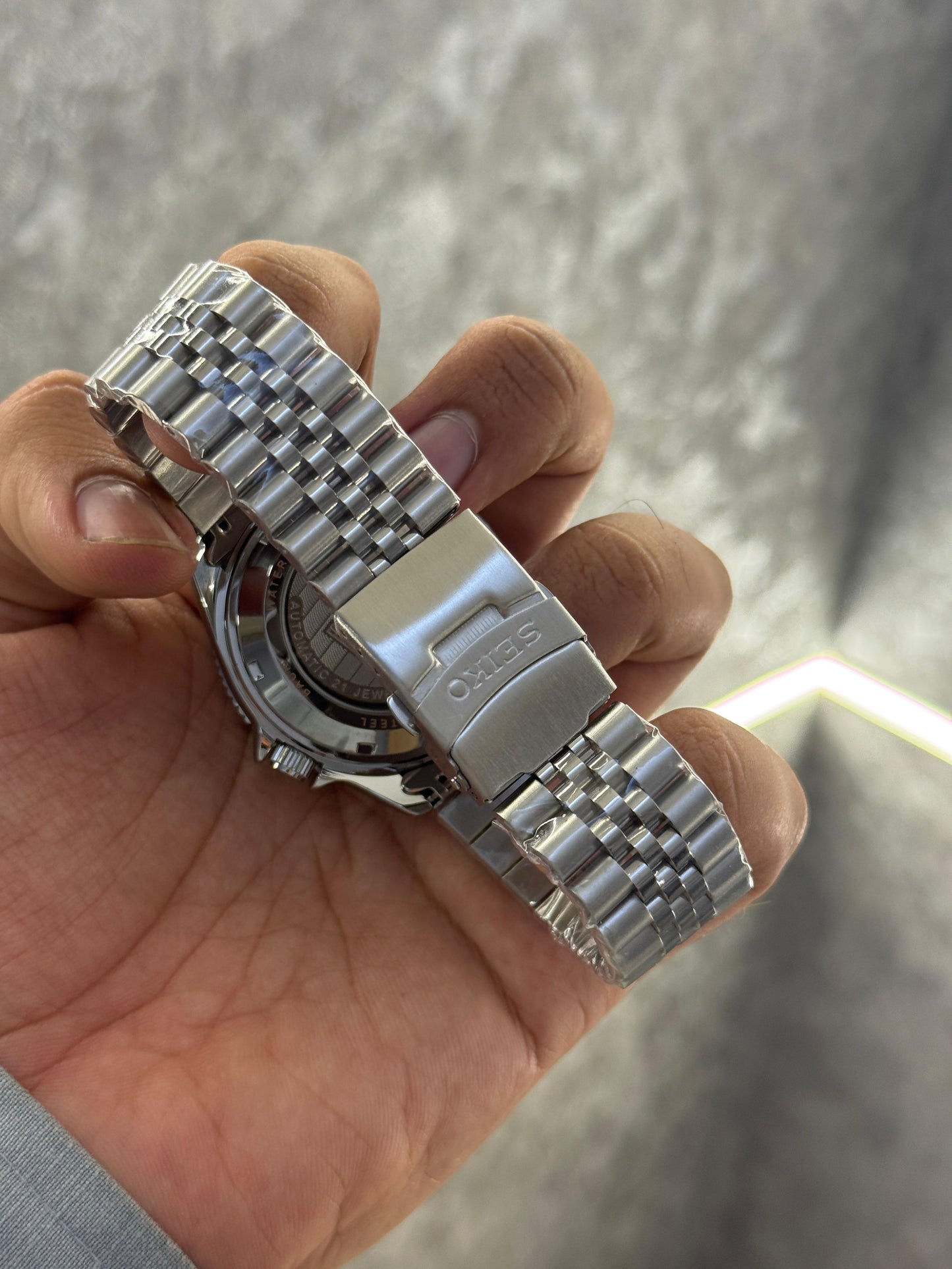 SEIKO SPORTS 5  Premium Quartz